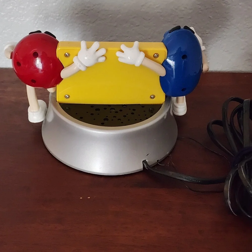 Vintage 2000s M&M's AM/FM Radio Digital Alarm Clock Blue/Red Candies Works